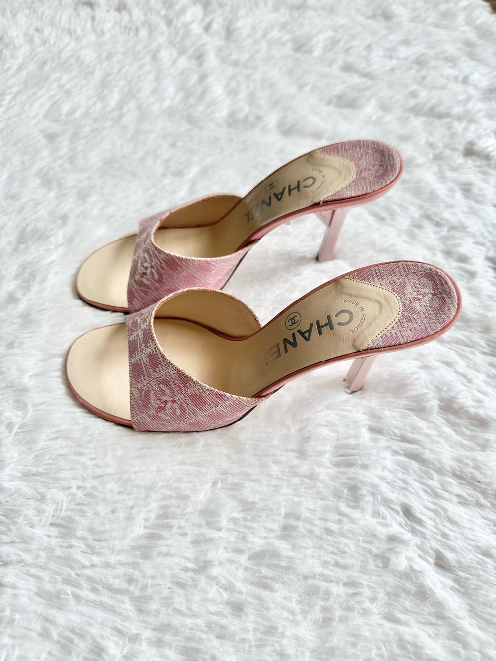 Vintage Chanel Pink Monogram Heels - Picture 6 of 7